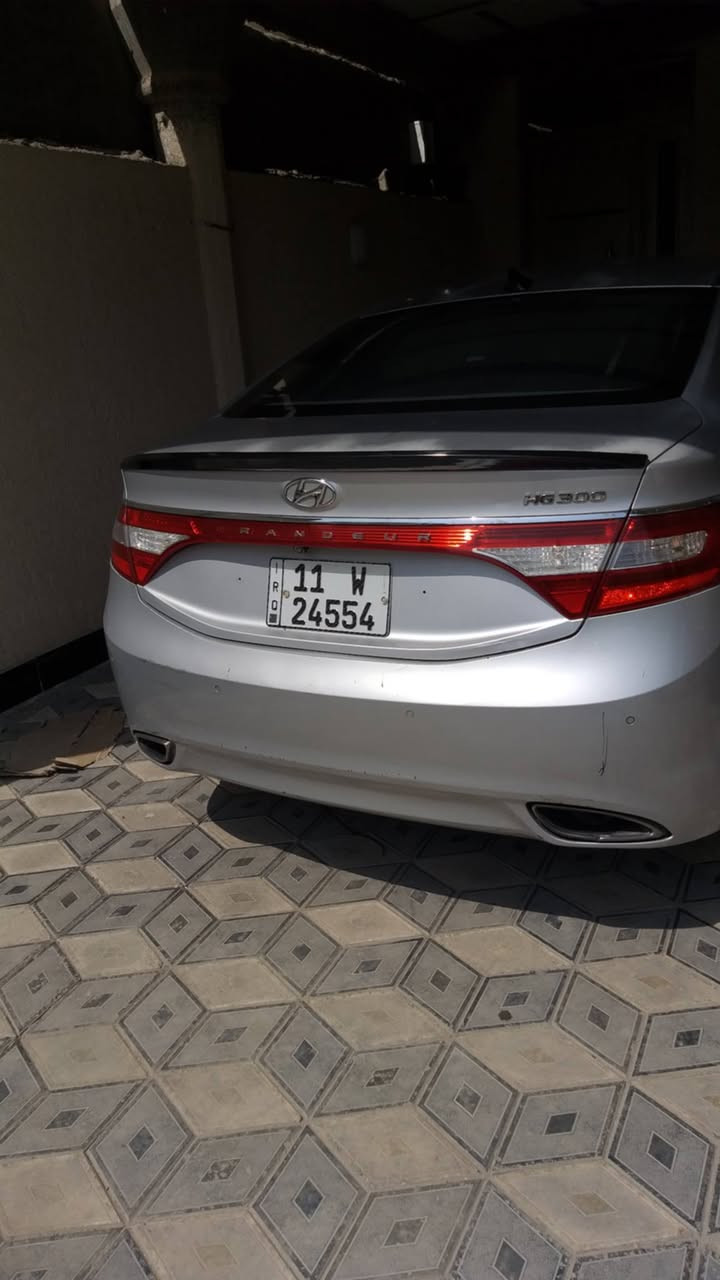 سلام عليكم ازيرا ٢٠١٢ وارد كوري مكينه GDI  6سلندر بلاد بانزين سياره كفاله من ضربه وصبغ ماشيه 250الف لون سلفر بيه جراد بلقماره وصندوق قليل تعرفون لون سلفر تخم تاير جديد حداديه جديده بس اعتقد عندي دبل أمامي واحد بي ضعف من شديته مشط ستيرن كهرباء وجديد شاده محرك مفتوح كازكيت فقط لاتنقيص ولابخار ولا دوانز بانزين عادي معدل يخبل وتراي حلو جدا مواصفات فول عدى بنوراما تبريد تدفئه كشنات حساس أمامي خلفي بلاد برده بلاد برده أبواب بلاد أي بي إس مانع انزلاق كامره اماميه البلاد بس وقفت سياره جاهزه من كلشي رقم بغداد بسمي بيه صبغ دعاميه اماميه بدون ضرب وأركان جاملغات ثنينهم يروح بثنر على كد أربع أصابع سعر 118 وبيه مجال جدا قليل ***********  بغداد الكاظميه وإذا مراوس معه كي5  2025 أو سوناتا 2024
