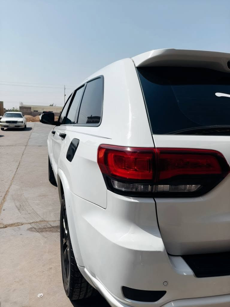 جيب كراند شيروكي 
الموديل   2020
المحرك : V6.  3.6L 
‏‎رادارات جانبيه خلفيه 
‏تحذير الخروج عن المسار 
‏‎تحذير النقطة عمياء  .
‏‎نظام تحذير عند التقاطعات.  
‏‎ كشافات الضباب LED. 
‏‎ دخول ذكي
‏‎حساسات خلفية. 
‏‎ مانع تصادم خلفي. وامامي و قيادة ذاتية 
داخل جلد اسود 
بانوراما 
اخشاب داخلية 
لدات محيطية 
شاشة كبيرة و نظام صوت الباين ١٠ سماعات و دمام خلفي بالصندوك 
كشنات كهرباء الامامية و كشن السائق حفظ ذاكرة 
جميع الكشنات تدفئة مع الستيرن 
مودات قيادة 4x4 
تخم ويل ٢٠ و تايرات جدد 
المري قلاب وي البك / تدفئة / اشاير
صندوك كهرباء 
ماشية  70   ميل 
  بيها قطعتين بس 
*********** للتواصل واتساب فقط
مكلف بالنشر البصرة, العراق
