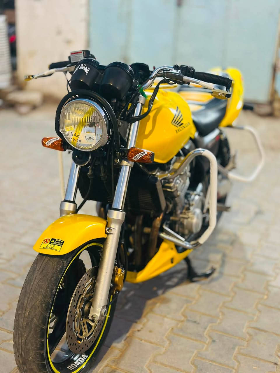 سلام عليكم شباب دراجه سيبي فور 400 دراجه للبيع دراجه نوزل  نضافه احله من صوره نضافته فول دراجه كفاله دراجه شلعه ومعدل المكان نعمانيه الشراي يتصل عله هاذ رقم (***********)

