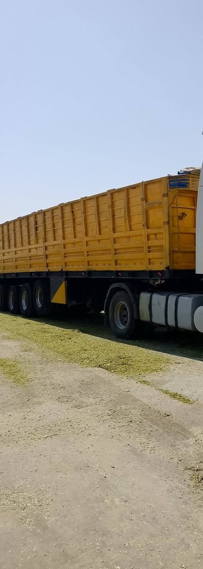 السلام وعليكم عربانه للبيع اربع محاور دبل تاير نص عمر تايراته ثلاث دناكير سبرنك والرابع جوبلس دناكير ثنين مربع وثنين مدوور كل عيب مابيها كهربايات منضومه هوة كامله بلحنطه تشيل 50 طوله 12ونص والرتفاع اجناب 175 +مطبخ ثلاجه كامله السعر اتصل الرقم *********** ) الاعرف مو شراي لايعلق

