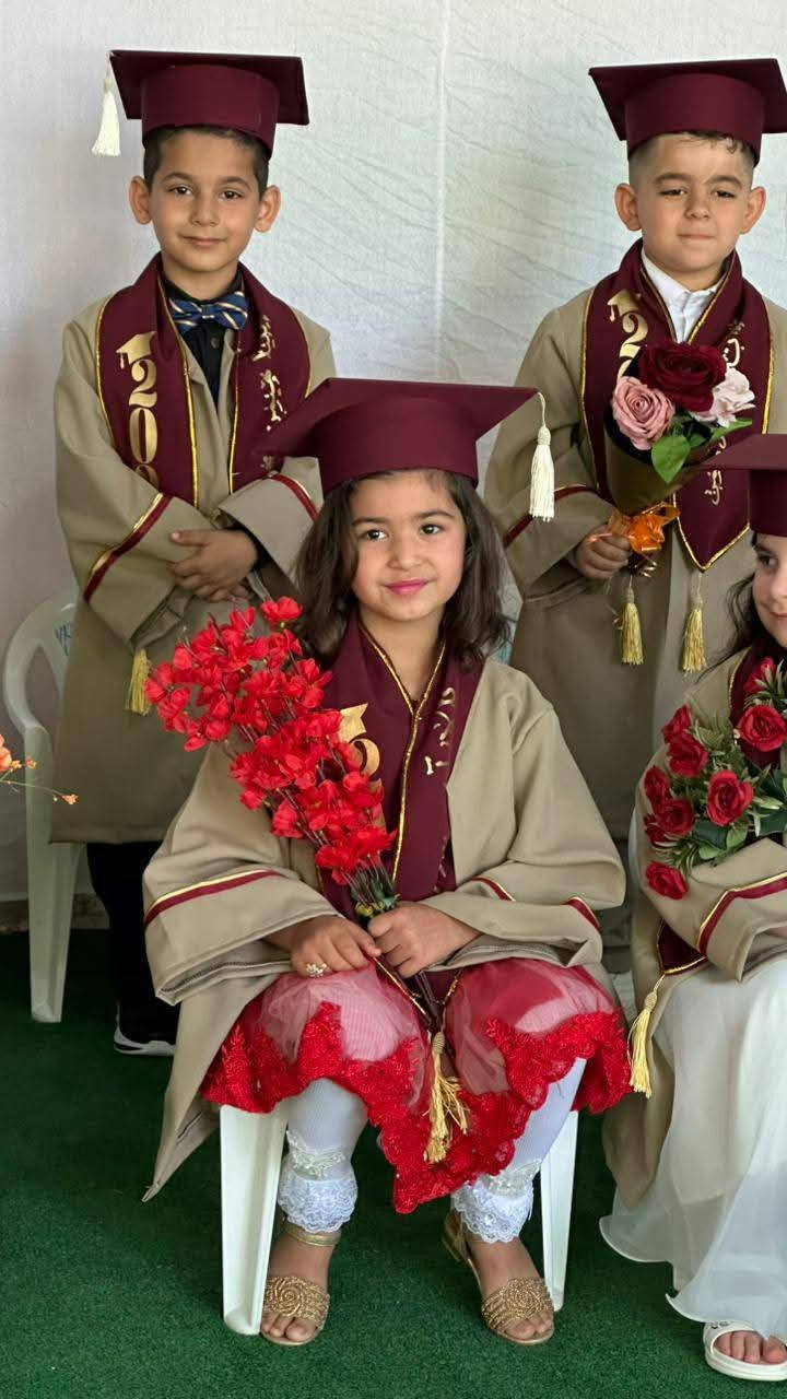 حسب الطلب جميع موديلات زي التخرج ولجميع المراحل تطريز وطباعه ومتوفر جميع انواع الاقمشه وجميع الالوان للحجز على الواتساب ***********

