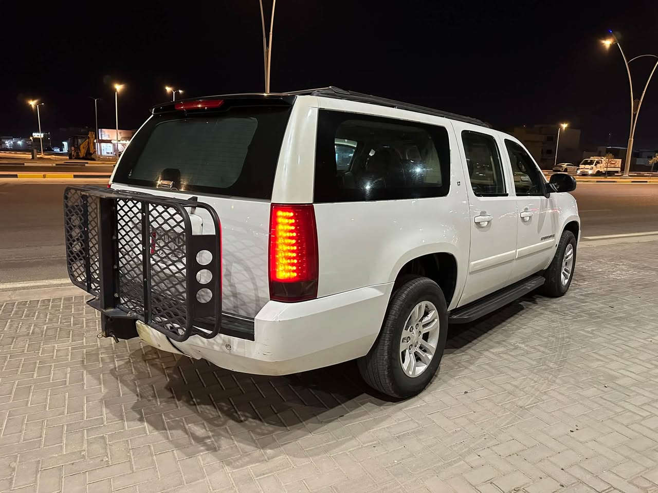 سلام عليكم شوفرليت يوكن طويل اجره بسمي السياره حلوه وجاهزه كبل للشغل كفاله من الضربه لون ابيض بلاد بسمي ***********
