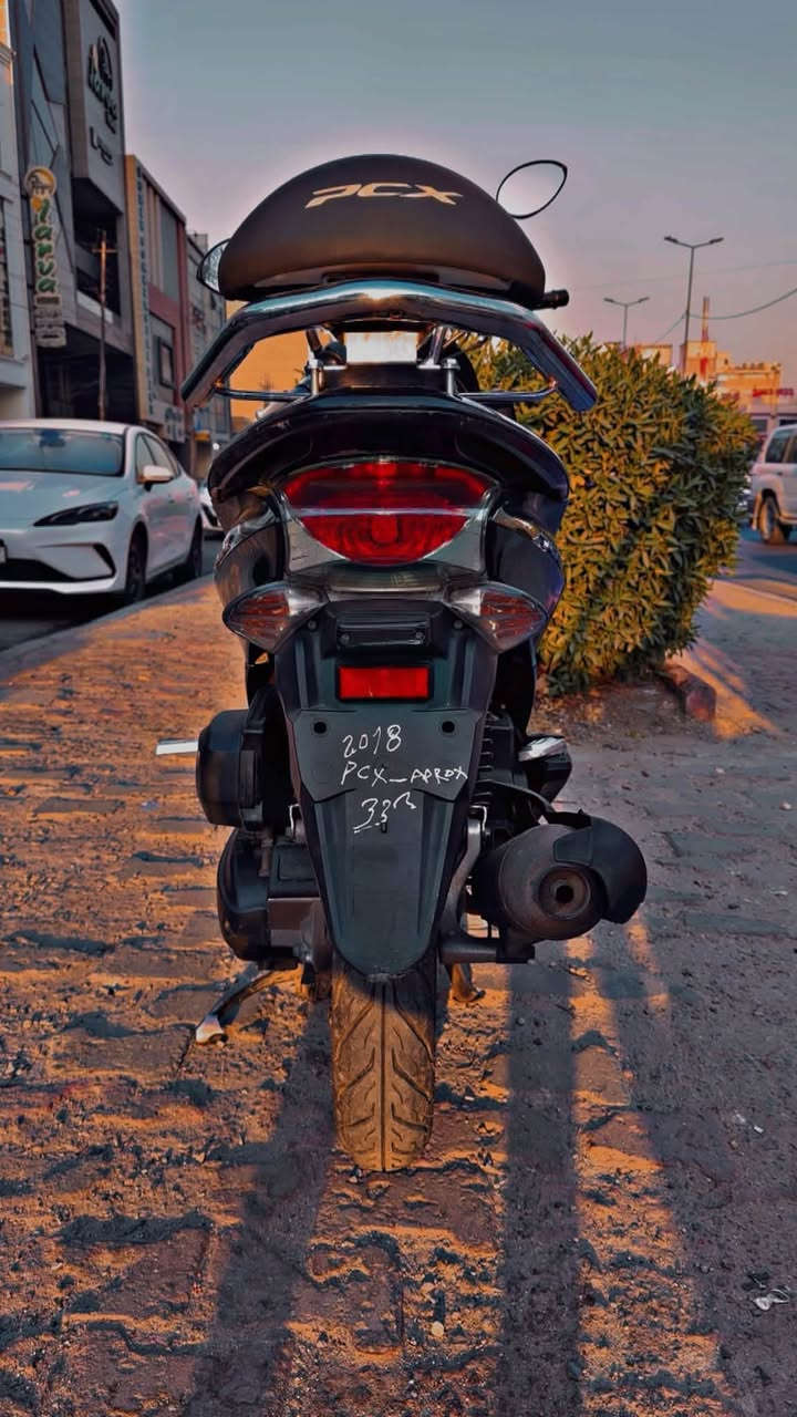 السلام عليكم دراجه pcx مكينه 150 نضيفه تخبل مكفوله من كلشي مابيها اي نقص تجي وتفحص سعر مليون و500 مكاني بغداد الكرخ رقم ***********
