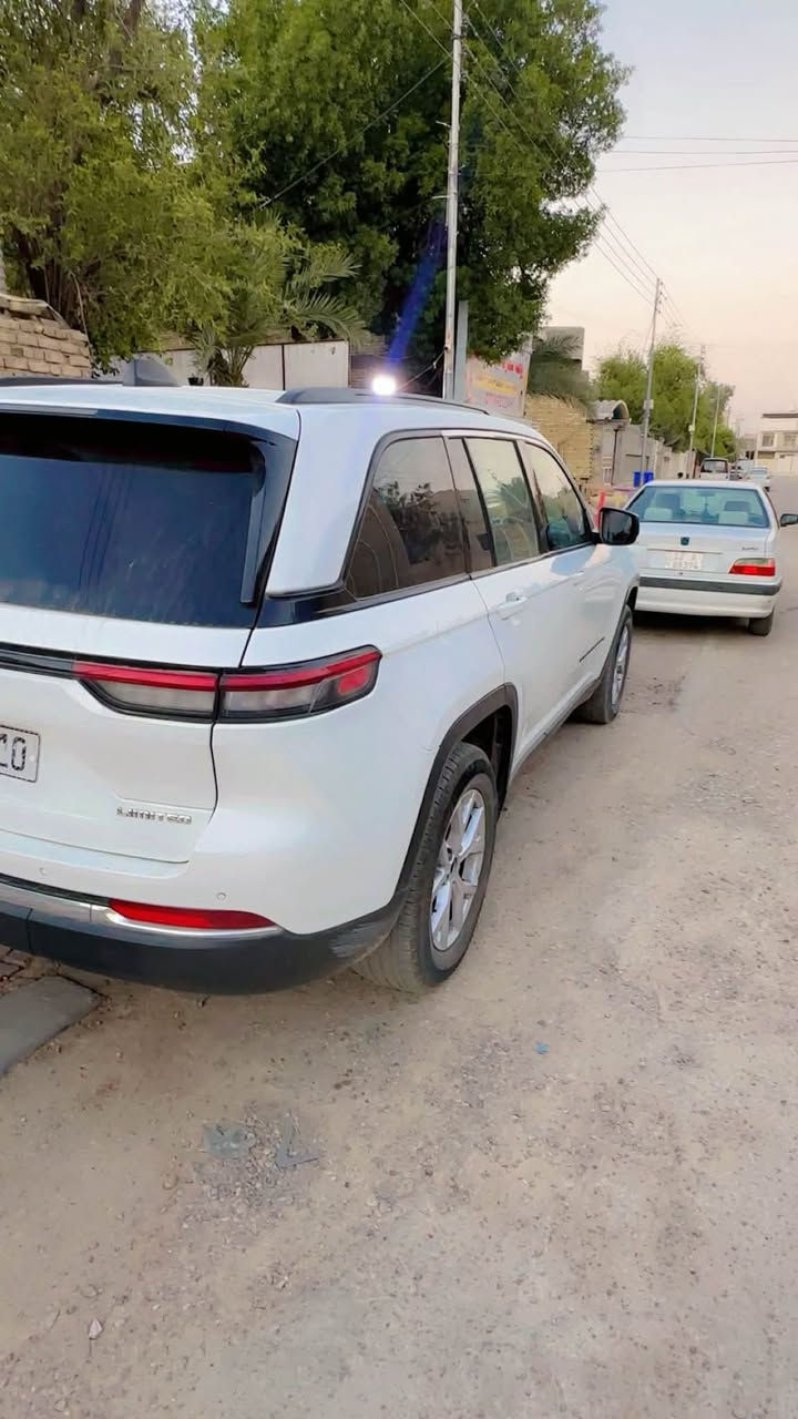 جيب لارويد موديل 23  5 راكب بغداد بسمي فول لخير عده الفتحه لمتتد محرك 6 سلندر ماشي 26 الف حادثه سرقه وصور الحادث بل منشور  سعره 245 لتصال *********** مكاني عماره
