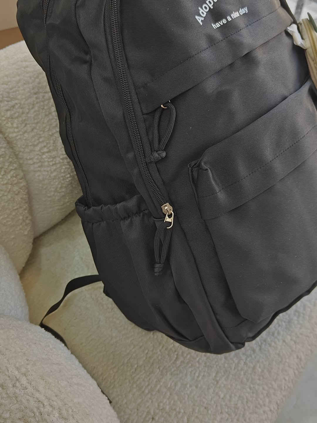 🎒 حقيبة مدرسية حجم كبير 💗💜🖤
عملية وواسعة، مناسبة للمدرسة وتكفي كل مستلزماتچ 📚✨
• الحجم كبير وواسع.
• تحتوي على 4 سحابات و6 خانات.
• القماش ضد الماء 💧
• الظهر مبطن بالإسفنج لراحة أكثر.
🎨 الألوان المتوفرة:
🖤 الأسود
💗 الوردي
💜 البنفسجي
💰 السعر: 18 ألف فقط
🚚 التوصيل لجميع محافظات العراق: 5 آلاف

📸 التصوير حقيقي من داخل المحل 🌱
للطلب والاستفسار دزولنا خاص 🤍
