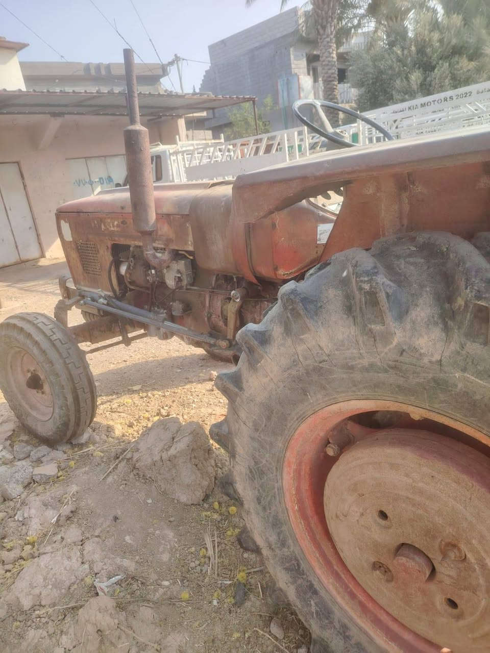 سلام عليكم عنتر للبيع موديل ٨٨ رقم وسنوية بدون تحويل نضيفة وجاهزة للعمل مكاني ديالى ناحية السعدية وهذا رقم صاحبة ***********
