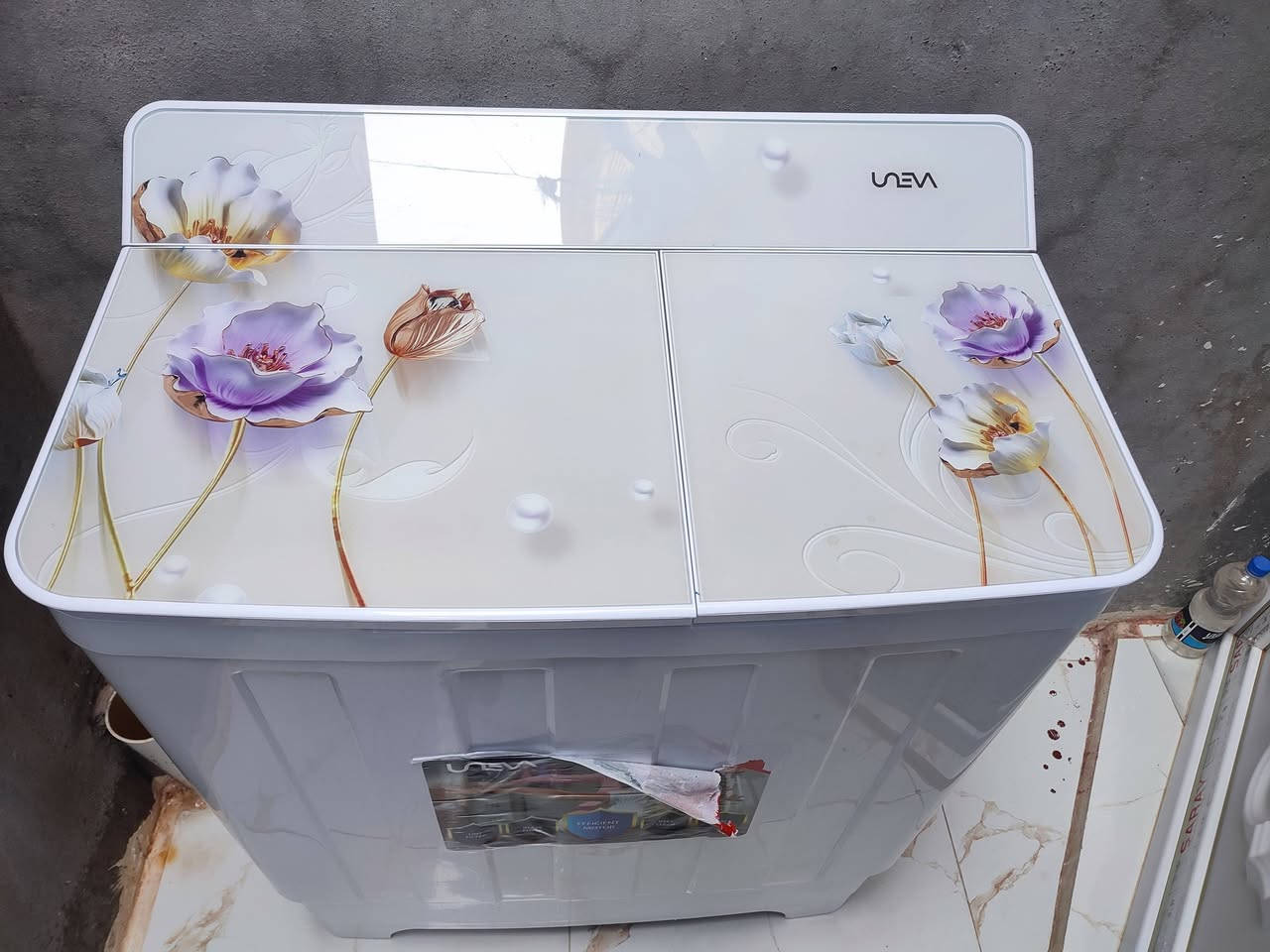 للبيع غسالة من شركة UNEVA Twin-Tub 
سعتها 15 كيلو 
موديل UN-WMT26000
تواصل  ***********
