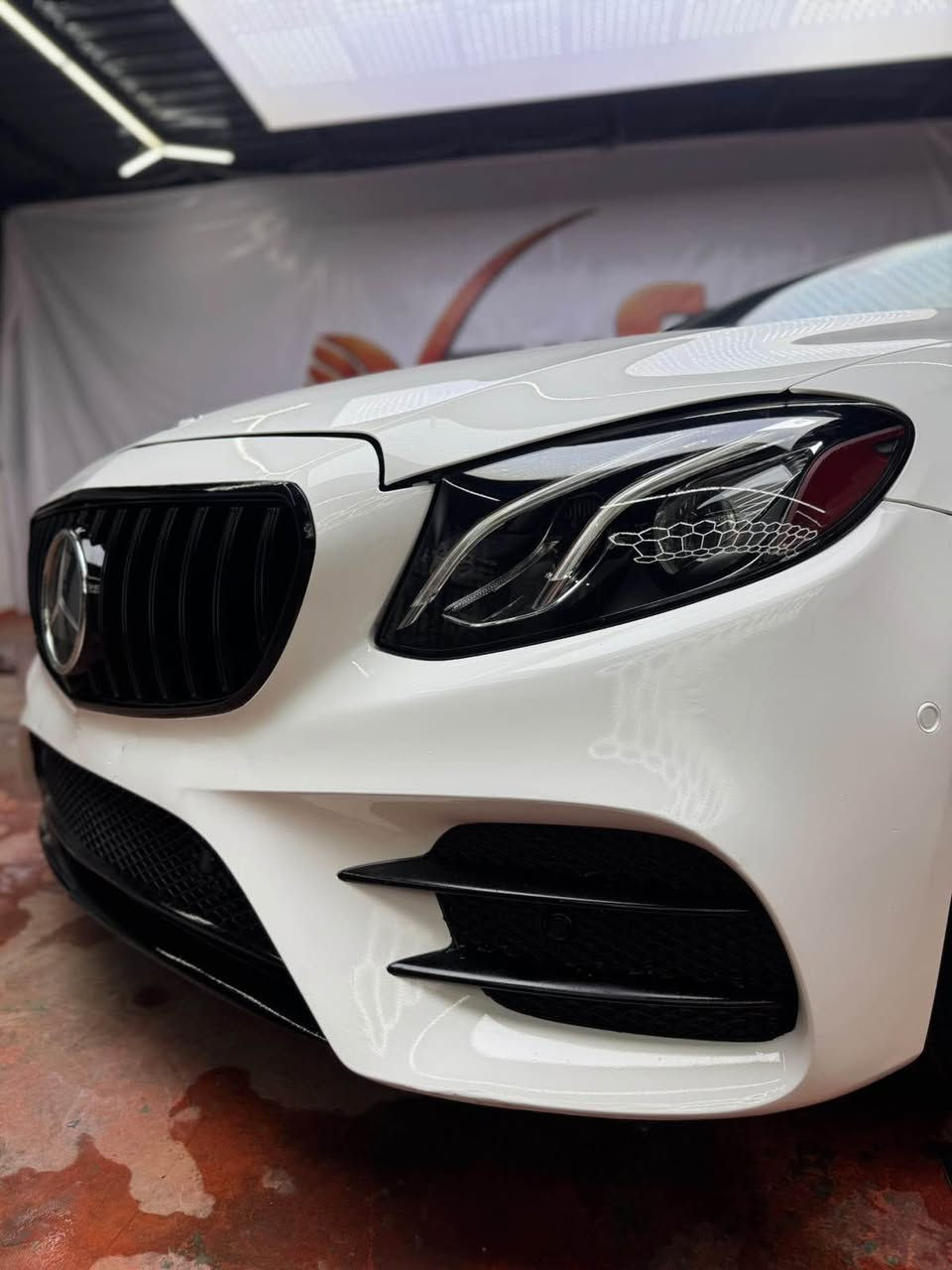 🚘 للبيع Mercedes-Benz E300 E-Class 2017

🔹 الممشى: 98 ألف مايل
🔹 اللون: — ابيض 
🔹 رقم اربيل 
🔹 الحالة: بدون حادث، بدون صبغ
🔹 فقط بارد بالجاملغ الخلفي والجاملغ الأمامي جدا بسيط 
✨ المواصفات:
• فتحة سلايت
• شاشة Widescreen
• نظام ملاحة
• مقاعد جلد
• تحكم بالمقود
• حساسات
• كاميرا خلفية 
• مرايا كهربائية
💰 السعر 25,500 دولار
📍 الموقع: بغداد
📱 للتواصل
*********** بغداد, العراق
