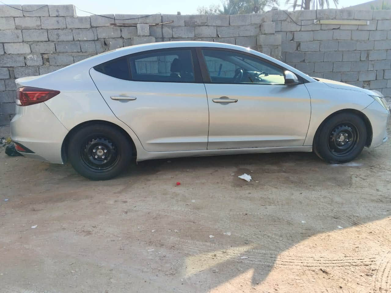 النترا ٢٠٢٠
ماشية 121 mi 
بيها صفحة صبغ ابيع حزام 
 113$ 
***********
