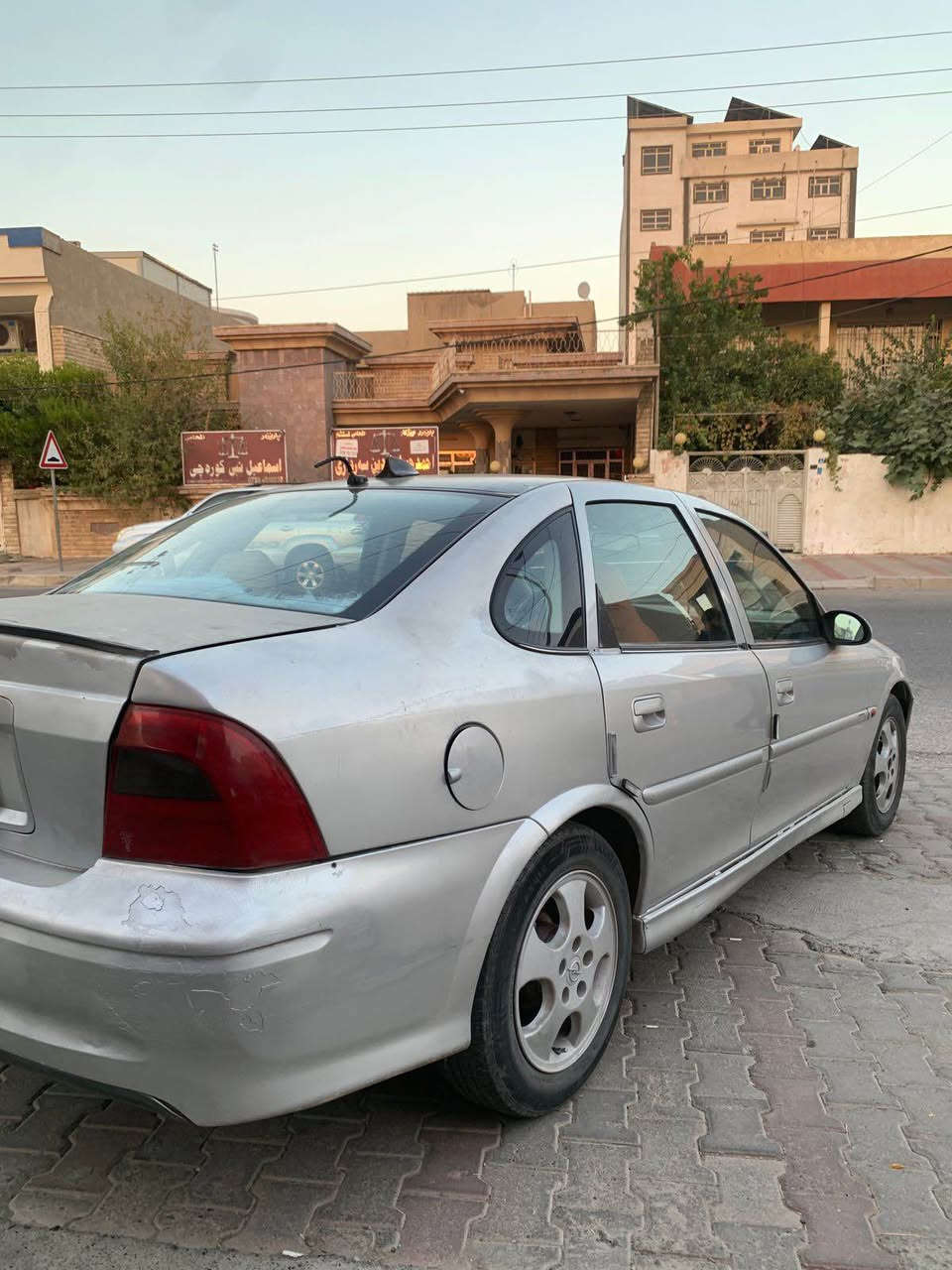 کــــــوردی 
تەنها فرۆشتن 

ئۆپل ئەسترا 
مۆدیل / ١٩٩٩ 
گێڕ تۆماتیک 
ڕەقەم سلێمانی 
سەنەوی ۲۰۱٦ بەسەرچووە
مەکینە و گێڕ بیلادی بەشەرت
بە سبوغ عام دەفرۆشی 
بێ لێدران بێ وەرگەڕان 
تەبریدی غازی تێدا نەماوە

نــــرخ / ٣٨مجال
ناونیشان هەولێر 
مۆبایل / *********** واطسب

عربي 
فقط بیع 
آوبل آسترا 
مودیل / ۱۹۹۹
جیر اوتو 
رقم سلیمانیە اصلي 
تحویل غرامات بشرط 
سنویة منتهي ۲۰۱٦
جیر و محرك بیلادي
نبیع سبغ عام 
بدون ضرب بدون گلب 
تبرید نقص غاز 

سعر / ۳۸مجال $ 

عنوان اربیل 
واتس اب / *********** أربيل, العراق
