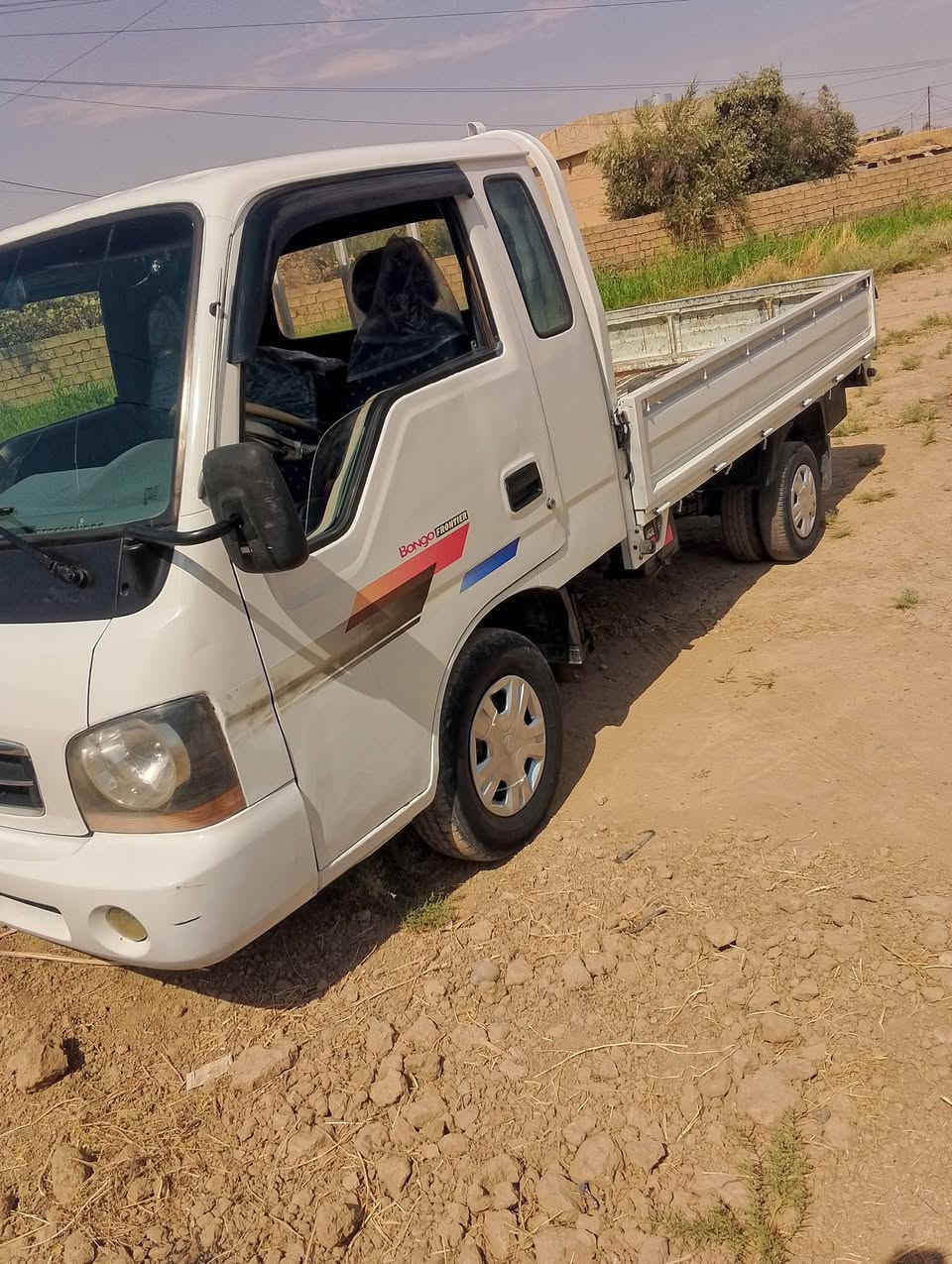 السلام عليكم كية ام عيون للبيع موديل 2002محرك گير اكسن شرط سيارة ماناقصهة أي شي السعر 34اوبيهة مجال شي قليل ***********
