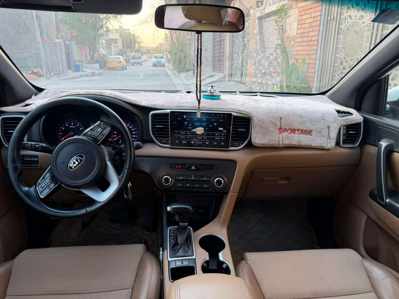 السلام عليكم
سبورتج 19 شكل ال20 
مكانها حي الجهاد
نص فول 
بارد في باب السايق
رصعات صغيرة 
خمسة ويل كب 19
تبريد ❄️ 
جلد 
مري طي
ترحيب
بعد بيها هواي مواصفات
168
***********
