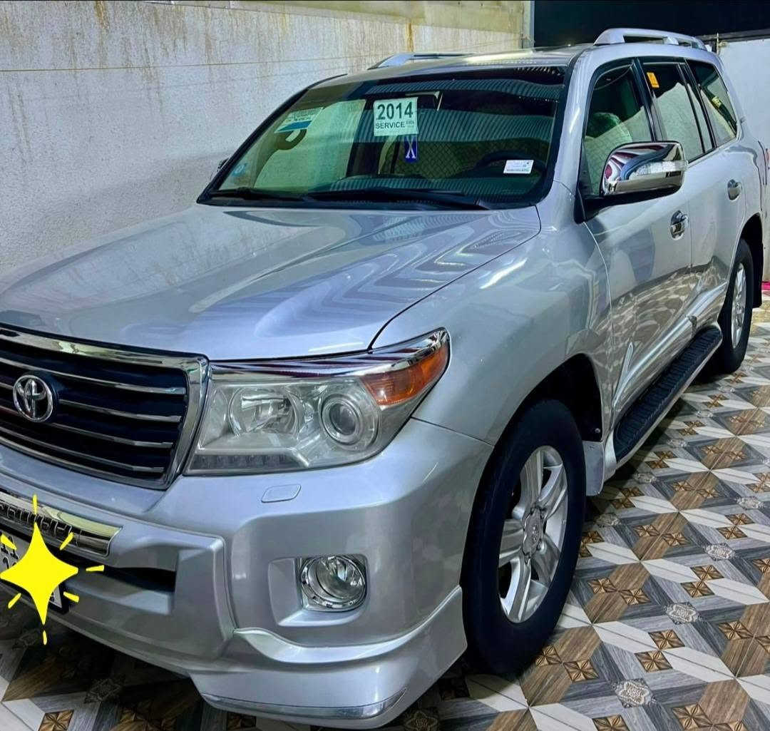 للبيع تويوتا لاندكروزر (GXR - مفخرة الأرض)
​الموديل: 2009
​عدد السندات / المحرك: 8 سلندر
​مكان تواجد السيارة: البصرة (مركز البصره)
​رقم اللوحة: بغداد (رقم مميز)
​📋 المواصفات والحالة الفنية:
​البدء والهيكل: كفالة عامة من الضربات، صبغ حزام فقط (بدون دواخل أو سقف).
​الدواخل والقمارة: شرط الكفالة والنظافة (بحالة ممتازة).
​الميكانيك:
​المحرك (الماشين): شرط الكفالة.
​الكير: شرط الكفالة.
​التبريد: ثلج.
​الحدادية والتواير (الإطارات): تخم تاير جديد (زيرو).
​التقييم العام: السيارة (كارتون في الكارتون) ومحافظ عليها بشكل ممتاز.
​💰 السعر:
​238 (قابل للتفاوض بالمعقول)
​📞 للتواصل والاستفسار:
​واتساب فقط: *********** البصرة, العراق
