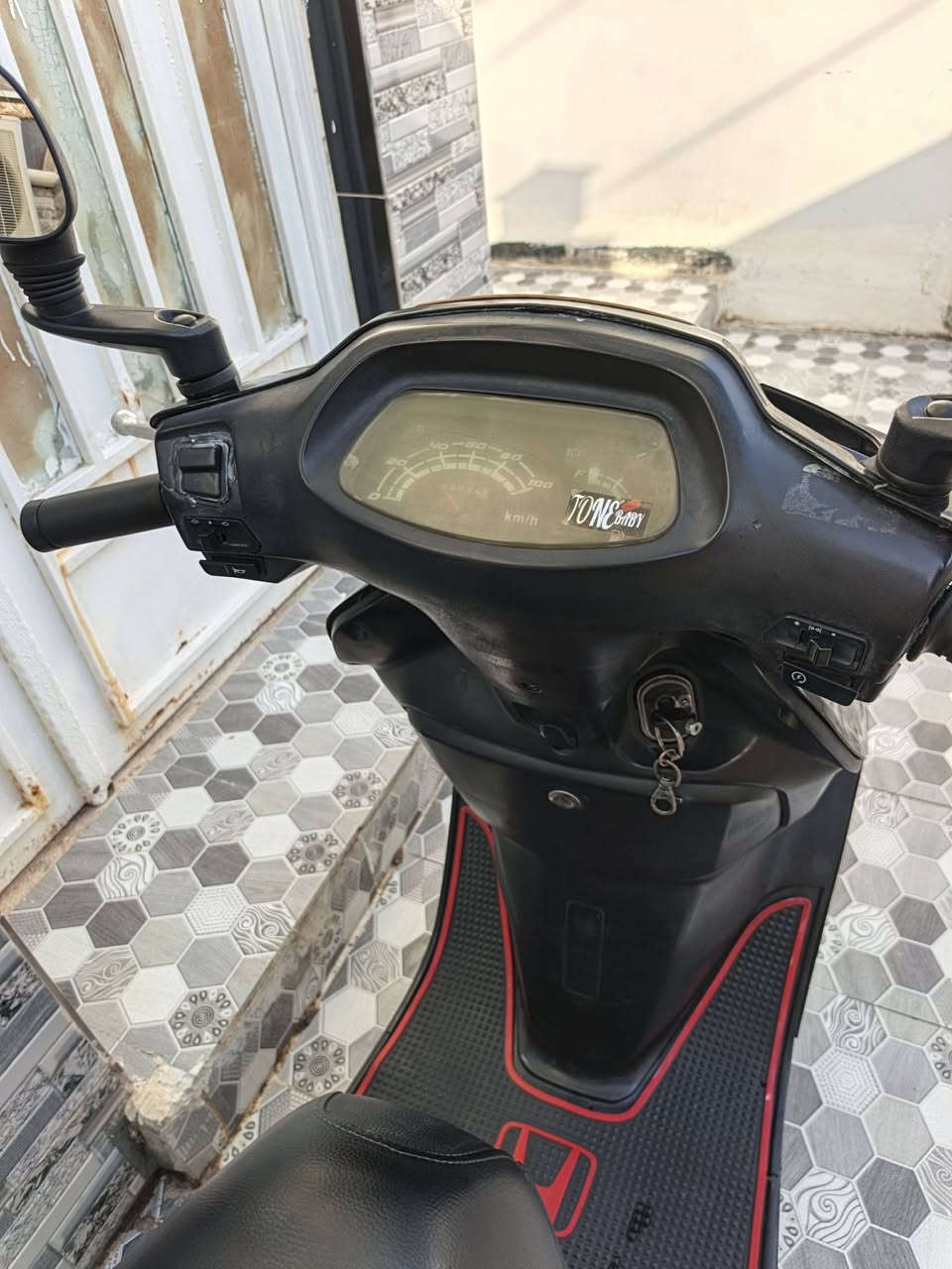 ‏سبيسي ماليزي 🛵
‏دراجة سبيسي ماليزي للبيع جاهزة للاستخدام.
‏- شغالة سلف وهندر
‏- تخم تاير
‏- قفل جنطة
‏- بطارية جديدة
‏- سلف وعرمطة جدد
‏- دهن جديد
‏- جاهزة وما تحتاج شي
‏- فقط كلوب لايت محترك
‏السعر: 450 ألف
‏***********
