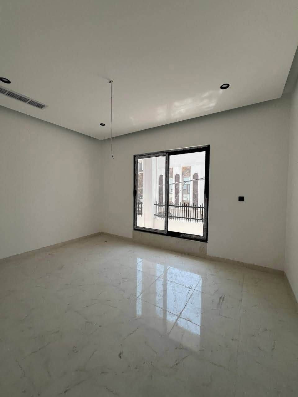 🔴عقار للبيع من :
🔴عروض مكتب (( العلاف لتجارة العقارات )) 🌟

🏠دار  للبيع مساحة 100 متر الواجهة 5 متر 

🛑طابقين بناء حديث ( Zero ) 🌀

1️⃣الطابق الاول : غرفة نوم + هول + استقبال + مطبخ كراج + صحيات 🚾

2️⃣الطابق الثاني : ثلاثة غرف نوم + هول + بلكونة +  سطح + مخزن + صحيات 🚾

📄سند سكني ملك صرف / شرط القرآر التمليك والتحويل 

❌لانتعامل برفع سعر العقار عن سعرة الآصلي نجمع البايع بالمشتري مباشرتأ _ لا نوقف البيعة بخلاف عن الدالية

🛑موقع مميز جداً 💥

🔴سعر مناسب جداً 💥

🌍الموقع / حي الحدباء (( تقطيع موضفي البلدية أ )) 🏭

🔴يقع على شارع 12 متر تبليط ♻️

للاستفسار 

⏮️مراجعة مكتب العلاف لتجارة العقارات 🌟

أو الاتصال 

☎️ أسيا ***********

أو

 ☎️ كورك ***********

⏪️مع العلاف للعقار استثمارك في آمان ⭐️

🌐عنوان المكتب / الموصل _ حي الزراعي قرب جسر السويس 🔥

📌نستقبل عقاراتكم وطلباتكم العقارية .

