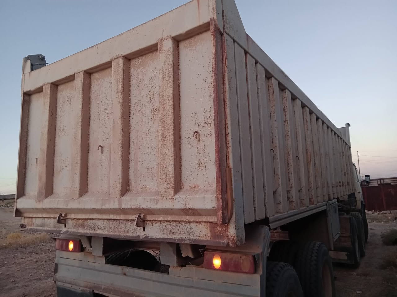 سلام عليكم هذه العربانه دنكر براد تخم تاير جديد 27متر مكان تلعفر سعر 110ورقه قفل 
كورك ***********
اسياسيل***********

