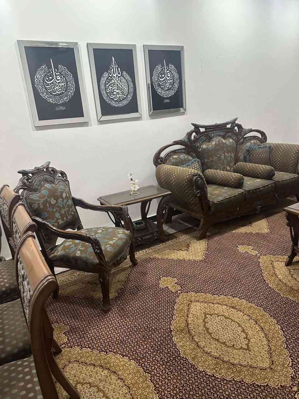 تخم 10 مقعد
طبلة كبيرة و 8 كراسي
بردة
للبيع للتواصل والاستفسار الاتصال على الرقم
***********
