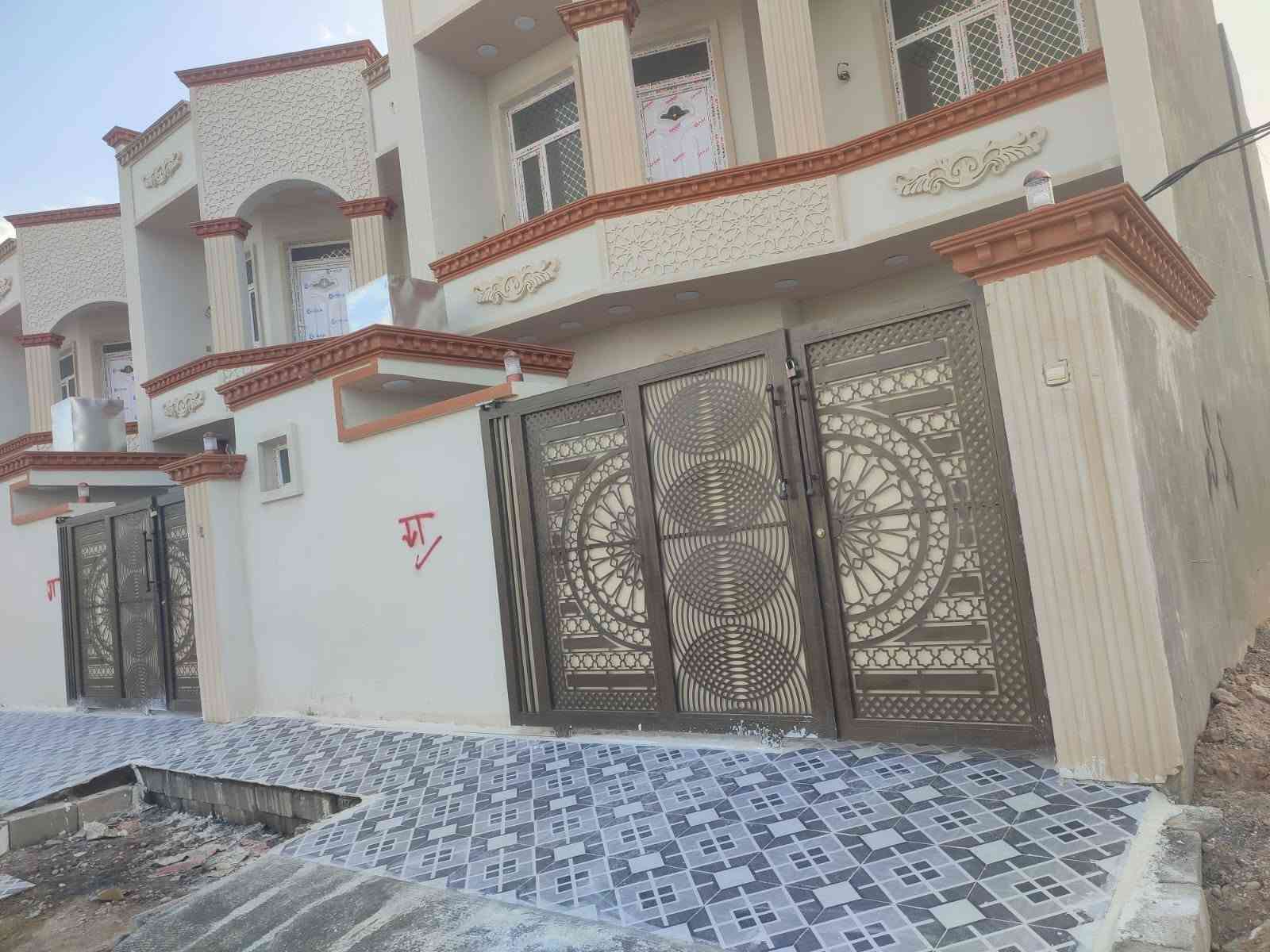 بل قسط . اشراف هندسه 👷🏻‍♂️
بناء -  المنازل السكنيه - العمارات - التجاريه من. صفر  -- الى تسليم المفتاح 🔑  و بأحدث  التصاميم الهندسية وديكورات الحديثة كما يوجد لدينا بناء  وتشطيب الداخل با النقد والتقسيط المريح با مقدمه  تبدأ 30/بالميه فقط,, شهريا 500الف دينار فقط للاستفسار يرجى مراسلتنا على الصفحة او لاتصال على الرقم ***********

نص مكتوب في الصور:
- ٩:٤٠ م ٧٠%