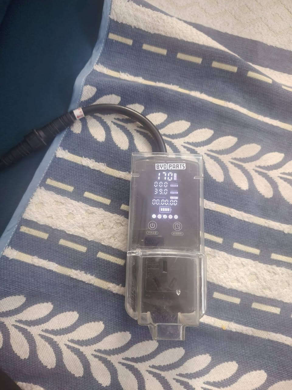 السلام عليكم
للبيع شاحنة BYD بديل ايرث تجي مؤرثة تشتغل جميع انواع الشواحن تفصل في حال صعود او نزول الفولتية نظيفة استعمال شهر سعر الجديدة ب 80 الف هاي ب 65 الف العنوان الغزالية 
***********
