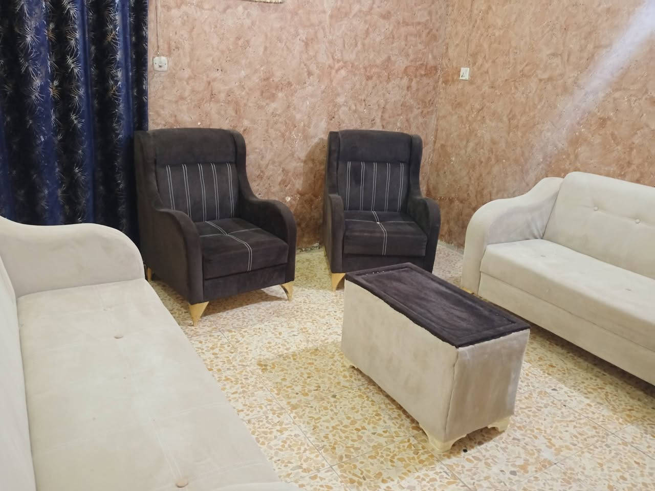 تخم 8مقاعد موديل تركي تسكام وقوي ثكيل تكمه جديد كلش اي ضررمابي نضيف جد شرط النظافه والقوه سعره 240يوجد توصيل داخل كربلاء ***********
