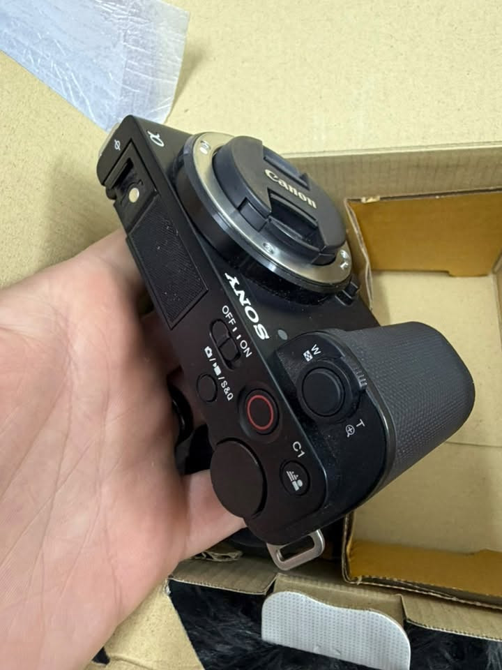 كاميرا Sony Zv-E10
مع عدسة اضافية Sigma 23mm F1.4 Dc Dn

استخدام الكاميرا قليل جداً ونظيفه 
سعرا 300 الف وبيها مجال بسيط 
ماعندي توصيل مكاني بغداد

‭***********‬
