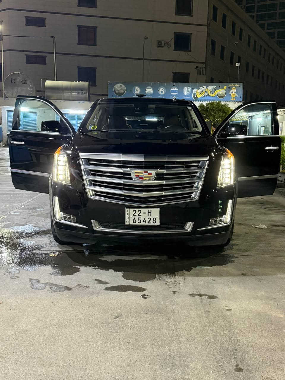 كاديلاك إسكاليد ESV ٢٠١٥ خليجي للبيع في بغداد 
الرقم أربيل 
المواصفات: فئة ESV طويلة ماشية ١٤٠ ألف كم حساسات خلفية، كاميرا خلفية، رادارات، تحكم ستيرن، تحكم بالمقاعد، تكييف أمامي وخلفي، شاشة ومواصفات ترفيه، دخول وتشغيل ذكي، مثبت سرعة، المقاعد الخلفية منفصلة وغير متصلة، VIB. السعر ٣٤٠٠٠ دولار قابل للتفاوض للجادين. للتواصل: *********** بغداد, العراق
