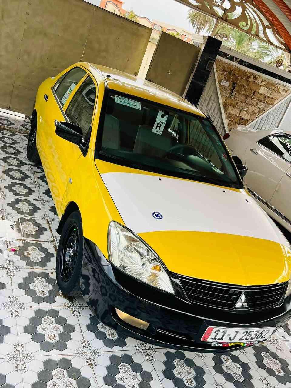 سلام عليكم لانسر موديل 2009 رقم بغداد دولي بسمي سنويه 31 مكينه 2000 السيارة بيها صبغ 3 قطع فقط السيارة كامله بدون اي نقص مكينه و كير جدد صدر امامي خلفي كله جديد تخم تاير جديد تبريد ثلج كهربائيات كله شغاله جامه جديده كشنات خلية النحل جدد كاعيه جلد جديده 
السعر (62) وبيهة مجال 
الاستفسار ***********
مكاني ديالى
