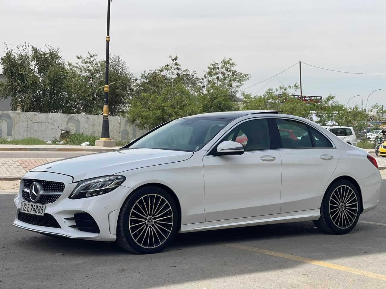 السلام عليكم
للبيع Mercedes C300 2021 
السيارة 4matic 2.0 T  
رقم اربيل باسمي تحويل مباشر 
بانوراما
شاشة كبيره 
عدادات دجتل (٣ اشكال متغير) 
لد داخلي 64 لون 
اوتو هولد
اوتو بارك 
شحن وايرلس
دبل ماوس
كشنات كهرباء
تدفئة كشنات
جنطه كهرباء
حساسات 360 درجة
كامرات 360 درجة
رادار امامي 
رادار خلفي
نقطه عمياء 
بصمه ابواب 
بصمة تشغيل
ماشيه 50  الف مايل
داخل جلد ( بيج ) اصل
لايتات زينون 
وبعد بيها هواي مواصفات معروفة 
فول الفول
السعر 275 مجالها بسيط 

مكاني اربيل

***********
