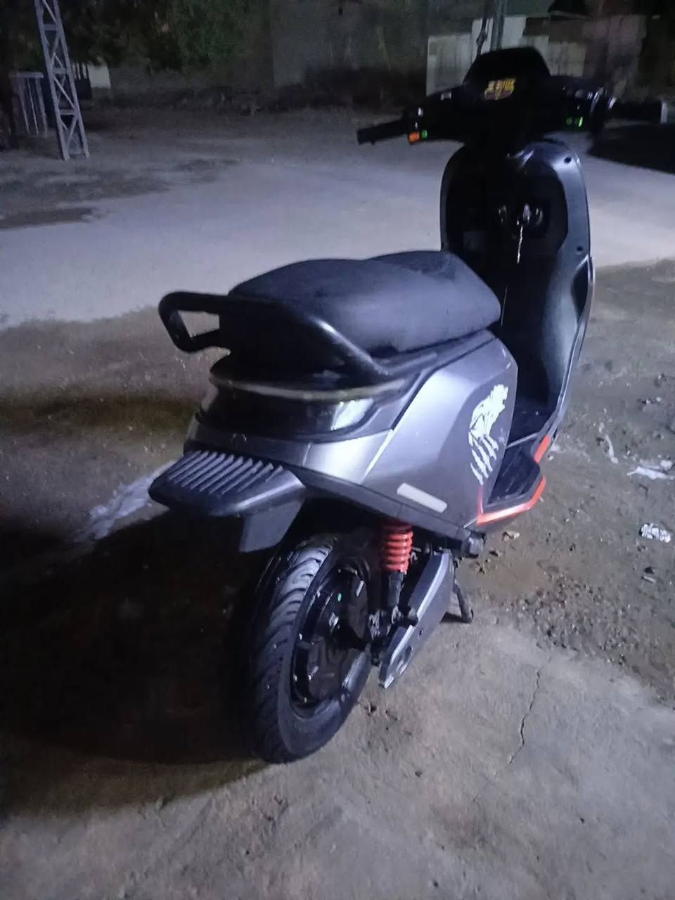 دراجه شحن للبيع السعر 650 وبيها مجال للطيبين دراجه ما بيها اي نقوصات ملفها 2500 بطارياته فول بيها نظام السايد بريك الرقم للاستفسار ***********
