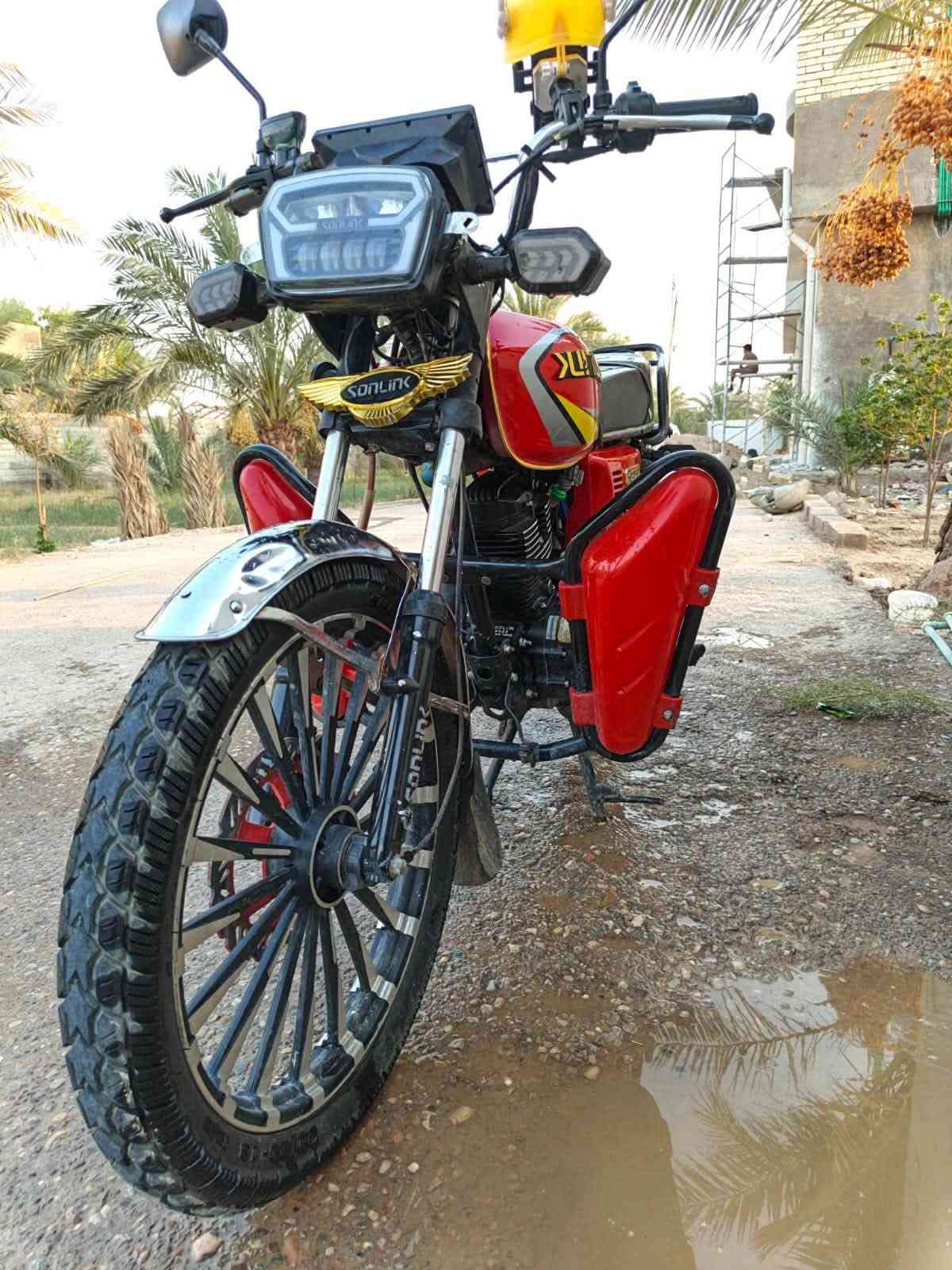 السلام عليكم 
دراجة سونك 2025 نازلة بداية 2026 اوراق كارتونية محرك 200cc نظيفة وخير من الله ما مشتغلة دليفري من الشغل للبيت تايرات جديدة كهربائيات كلها شغالة على حسب الأصول 
السعر 800 الف وبي مجال بسيط 
رقم الهاتف ***********
مكان حي اور نهاية سبع قصور
