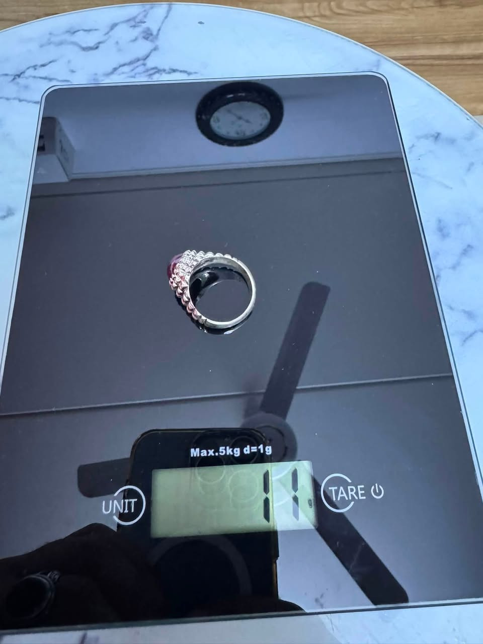 السلام عليكم
خاتم زفير نجمي كرندوم اصلي  صياغة جميلة عيار الفضه ٩٥٠
للاسفسار خاص او واتساب ***********
