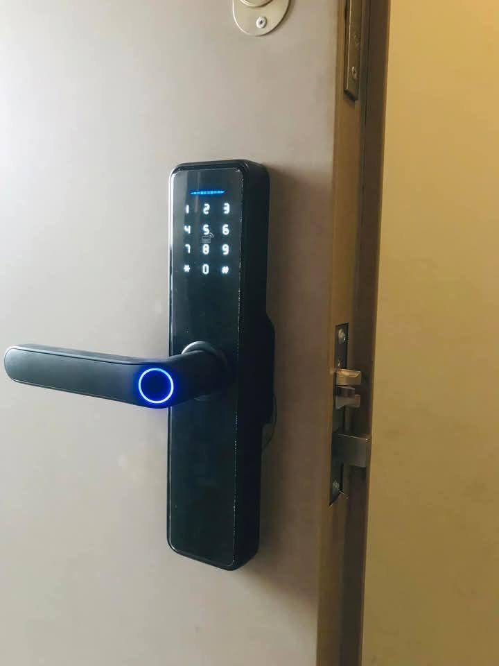 بعدك تستخدم مفتاح تقليدي؟ 🔑
خلي بابك أذكى وأسهل مع الكيلونات الذكية من Sala Smart 🔐
بصمة، كود، كارت… وأمان أكثر ✨
📩 للحجز والاستفسار راسلونا 
***********
https://www.instagram.com/sala.smart.iq?igsh=NW0wMWxtYzE2MGxx
