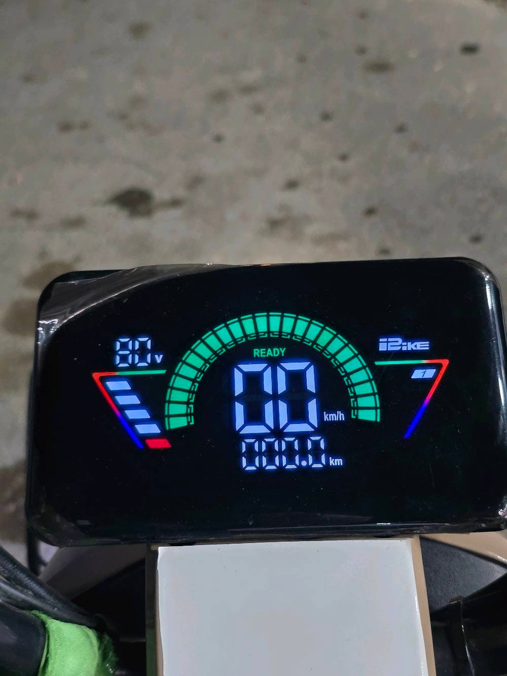 2025R9
ست بطاريات فول 
كفاله
لايت زنون عالي ناصي 
نضام بك Rرجوع للخلف
السعر 450وبيها مجال بسيط