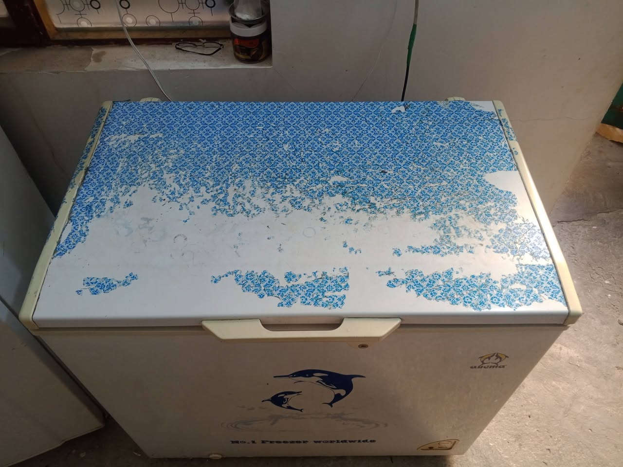 سلام عليكم عندي مجمده للبيع ماطورها بجيس كشرها يخبل وثلجها ماشاءالله خير من الله رايده٢٥٠ وبيها مجال متواجد واتساب ***********
