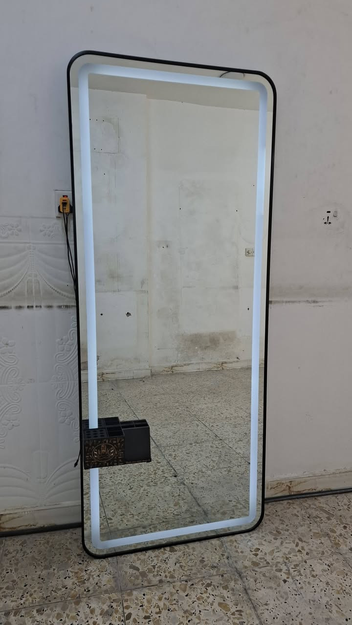 السلام عليكم
 للبيع ٣ ميوزه تعليك مال حلاقه ١٥٠ الف
مرايا وحده بصمه ١٢٥
شعار مال حلاقه ٥٠ الف
بغداد العبيدي ***********
