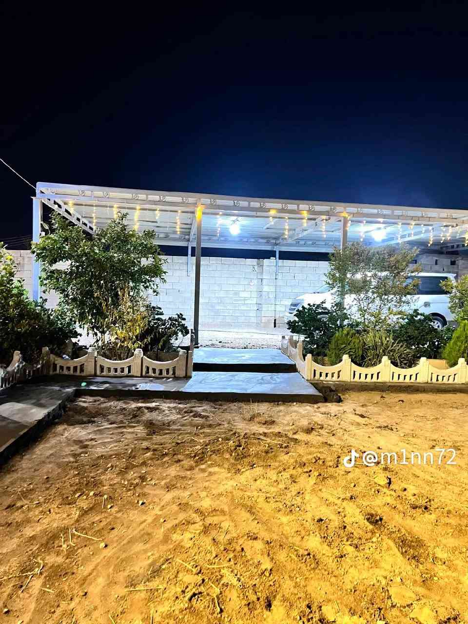 شغل حدايق مقرنص صبات اي شي

نص مكتوب في الصور:
- شغل حدايق مقرنص فرش زميج
- شغل مرشات الاستفسار
- ***********
- @m1nn72