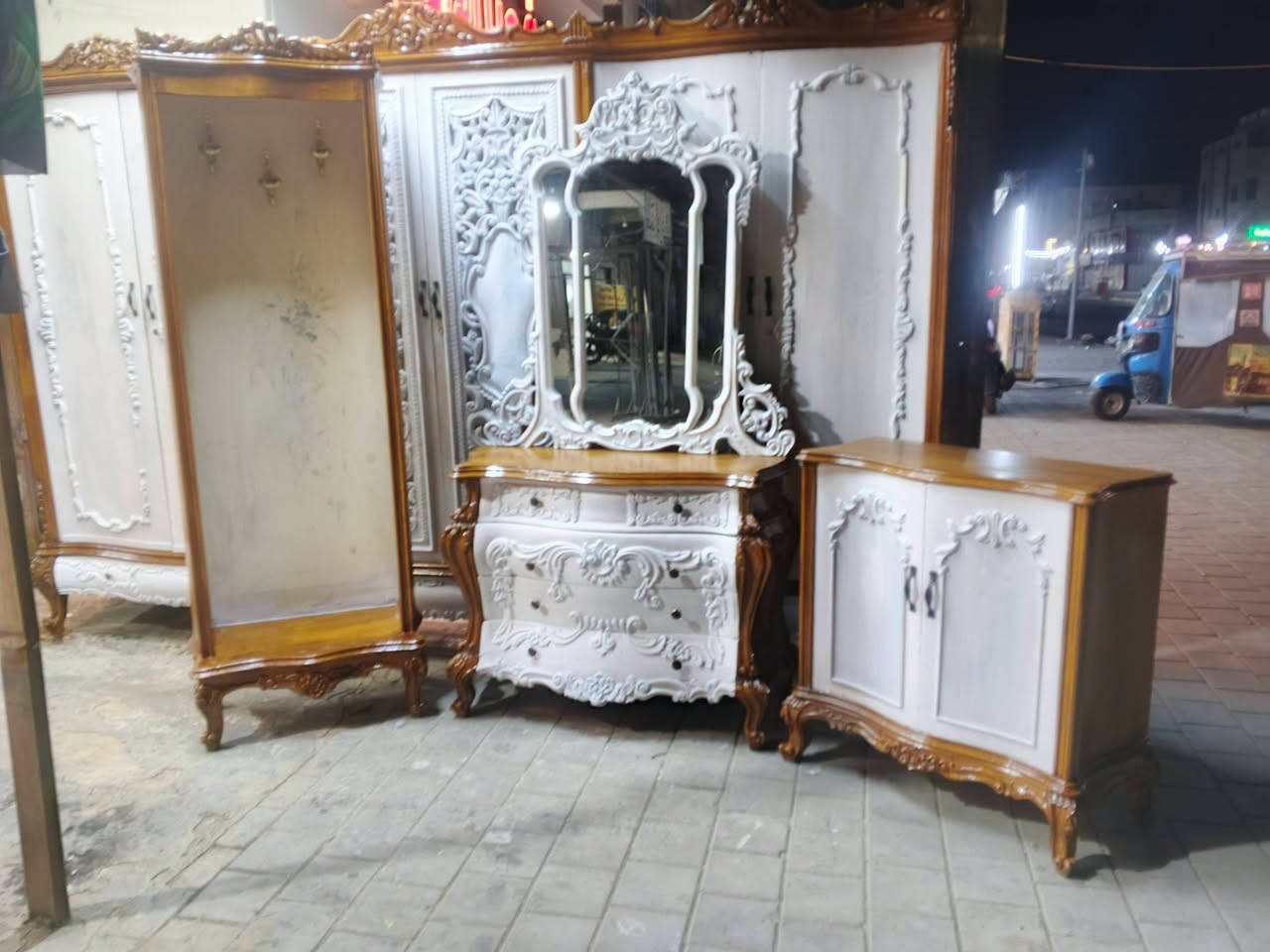 غرفة نوم مستخدم صاج داخل وخارج صاج فرعونيه ام جعب غزال صبغ ابيض طافي  وصاج السعر 675الف  العنوان بغداد موبايل ***********لدينا خدمة توصيل بكروه

