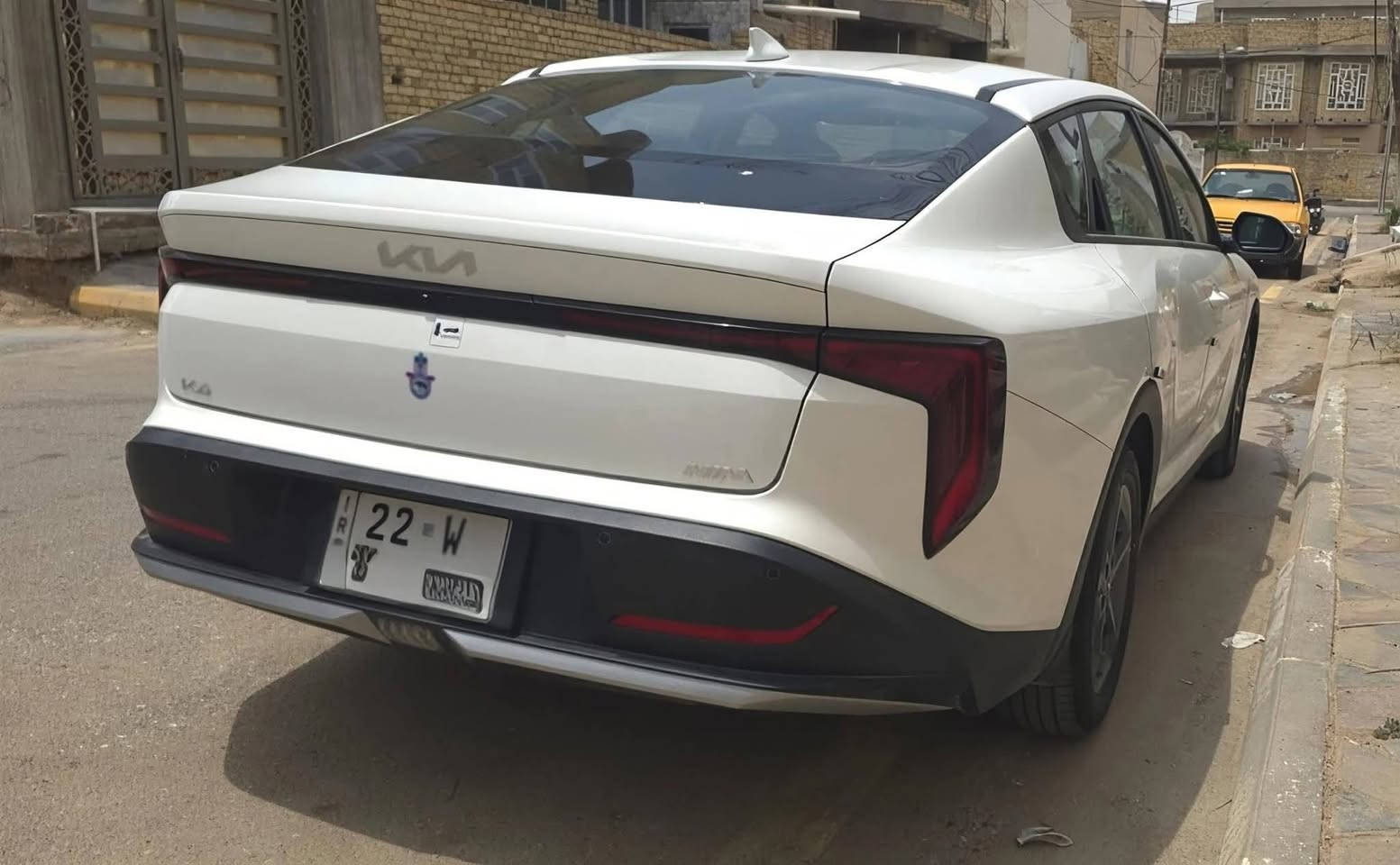 سلام عليكم
K4 2025 خليجي رقم اربيل 
للبيع  السياره سويج يعني نص فول 
محرك 2000
مكان النعمانيه 
***********
