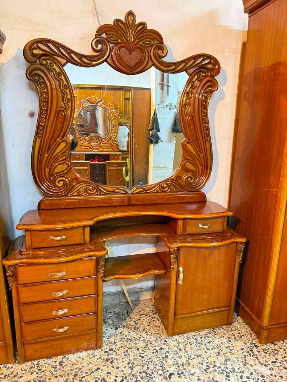 السلام عليكم 
غرفه صاج عࢪاقي مستخدام 
غرفه6/ابواب 📌
السعر ٧٠٠
نضافه 90/💯
معا نقل فقط داخل بغداد 
واتساب ***********
