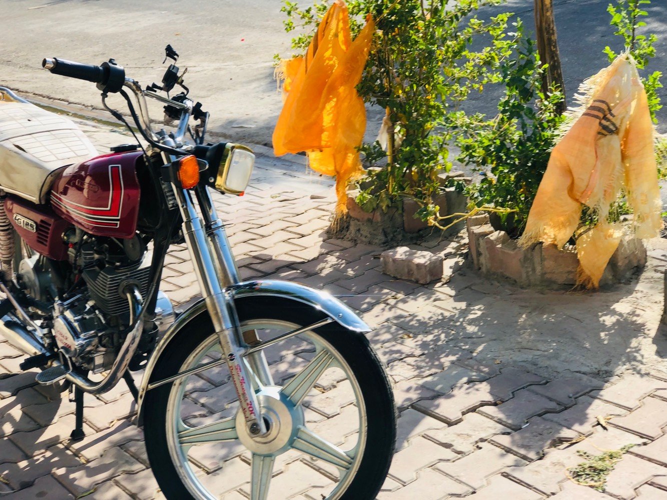 🏍️ دراجة روبر للبيع (بحالة ممتازة) 🏍️

المواصفات والتفاصيل:

 المحرك: 150cc نظيف جداً وصافي.

 الجير: 5 كير.

 الشروط: بشرط (لا صرف دهن ولا بخار).

 الكهربائيات: شغال كاملاً وبدون أي نقص.

 النظافة: مثل ما موضح بالصور، الدراجة جاهزة للشد والاستخدام اليومي وما تحتاج أي مصاريف.

📌 السعر: (300وبي مجال بسيط)

📌 المكان: (كركوك / حي العسكري)

📌 للتواصل والاستفسار: خاص او ع الرقم ***********
