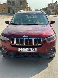 جيب شيروكي بزون موديل ٢٠١٩ محرك ٦ سلندر ممشاها 16,668 تحكمات ستيرن  نق...