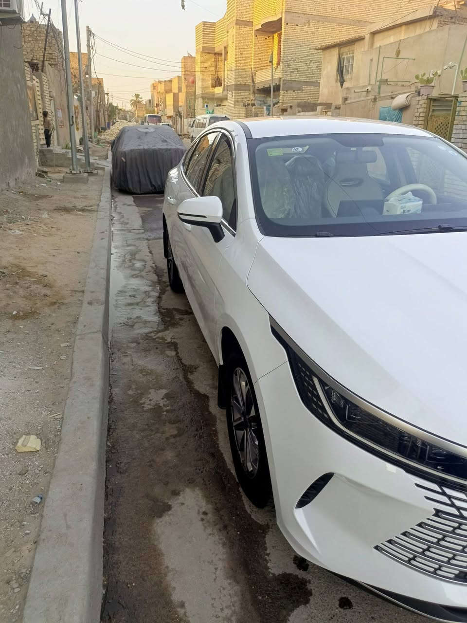 ديسروير 25 بسمي ماشيه 7500 سياره نضيفه مال بيت ارضيات واقيات طين وباقي المواصفات معروفه بيه رصعه صغيره للباب الايمن الخلفي موضحه بالصوره السعر 19300
هاتف *********** بغداد حي اور

