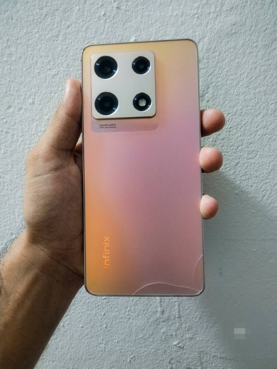 مسؤول وافق 🙏 

للبيع أو امراوس Infinix Note 30 Pro مكفول

*مواصفات الجهاز:* 👇 

 الذاكرة 256GB + رام 8+8 "قابل للزيادة"
 *الشاشة*: AMOLED وتردد 120هرتز
* ببجي 60 فريم 🎮 
 *الكاميرا*: خلفية 108MP بتصوير ليلي قوي + كاميرا امامية 32MP بفلاش مزدوج للسيلفي حتى بالظلام
 *البطارية والشحن*: بطارية 5000 الاف  + شحن
 * يدعم الشحن اللاسلكي 15W والشحن العكسي
 *ميزات اضافية*: سماعات ستيريو مزدوجة 🔈 

#### *حالة الجهاز 8/10 ✅ *
الجهاز نضيف ومستخدم استخدام شخصي. فقط الظهر بيه فطر صغير بزاوية التحتية "مبين بالصور" وما مأثر على شي - اما الباقي كله مكفول وما مفتوح

#### *الملحقات:* كفر ولاسق حمايه للشاشه فقط

السعر 200الف وبي مجال قليل 💵 
*المكان*: بغداد - ابو غريب 
*للتواصل*: واتساب / وعل خاص فقط  [***********]
*ملاحظة*: توصيل ماعندي ❌
