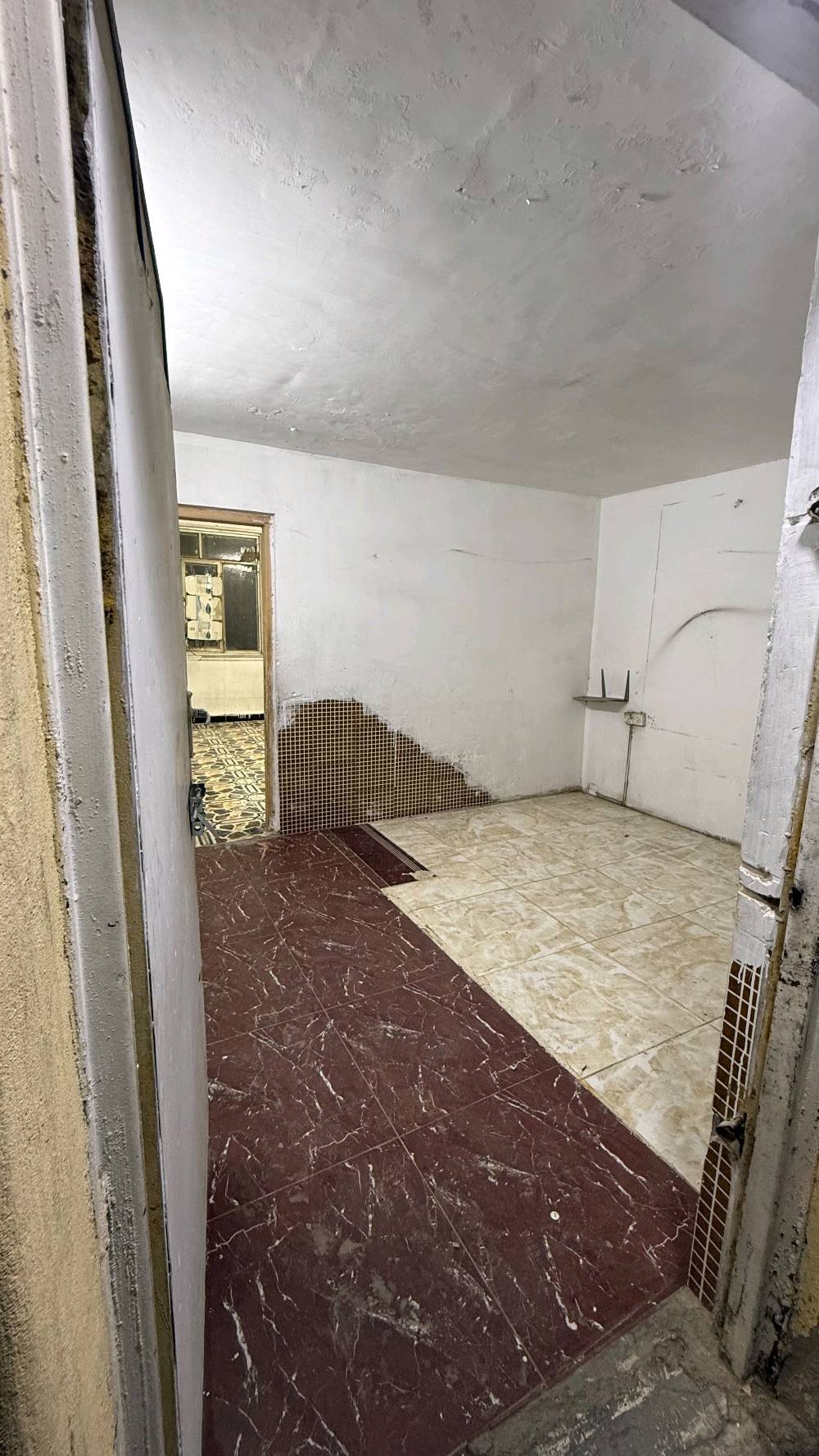 مشتمل طابق ثاني للايجار في منطقة الدوره حي اسيا 
السعر ٣٠٠ الف / عوائل فقط 
غرفتين وصاله وصحيات ومطبخ وسطح وسطح ثاني 
***********