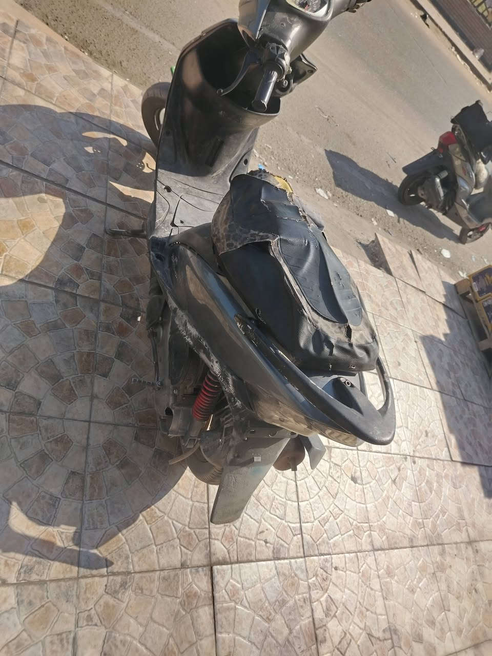 سلام عليكم ماكس عدله دراجه نضيفه بس بيه نواقص قليله دراجه نكره سلف كهربائية كله شغاله 
مكاني بغداد البياع شارع المضخه السعر 450وبيه مجال اتصل ***********
