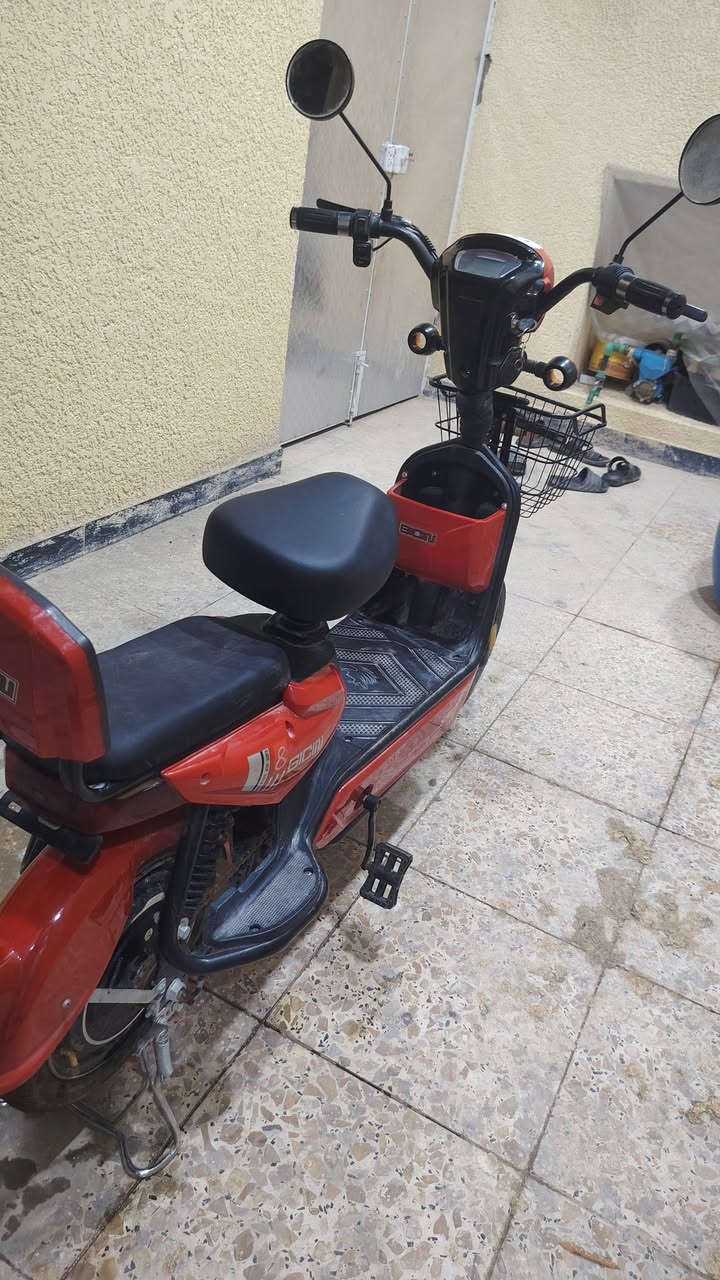 السلام عليكم دراجه شحن للبيع نضيفة ما بيهة اي عطل تجي تفحص على راحتك شغاله كلشي مابيهة حجم 16 السعر 
300 وبيهة مجال 
الرقم:***********
العنوان بغداد الكماليه المعوقين
