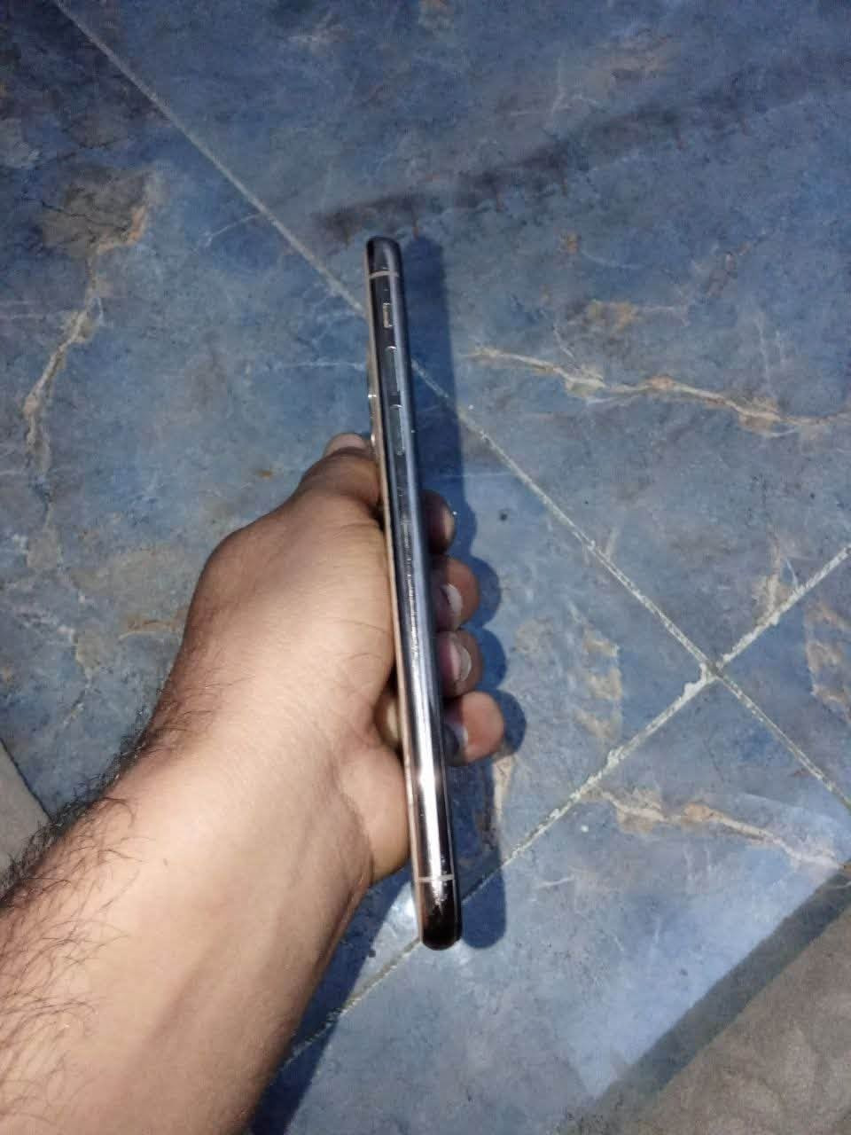 آيفون 11 برو ماكس • ٢٥٦ • بطارية ١٠٠