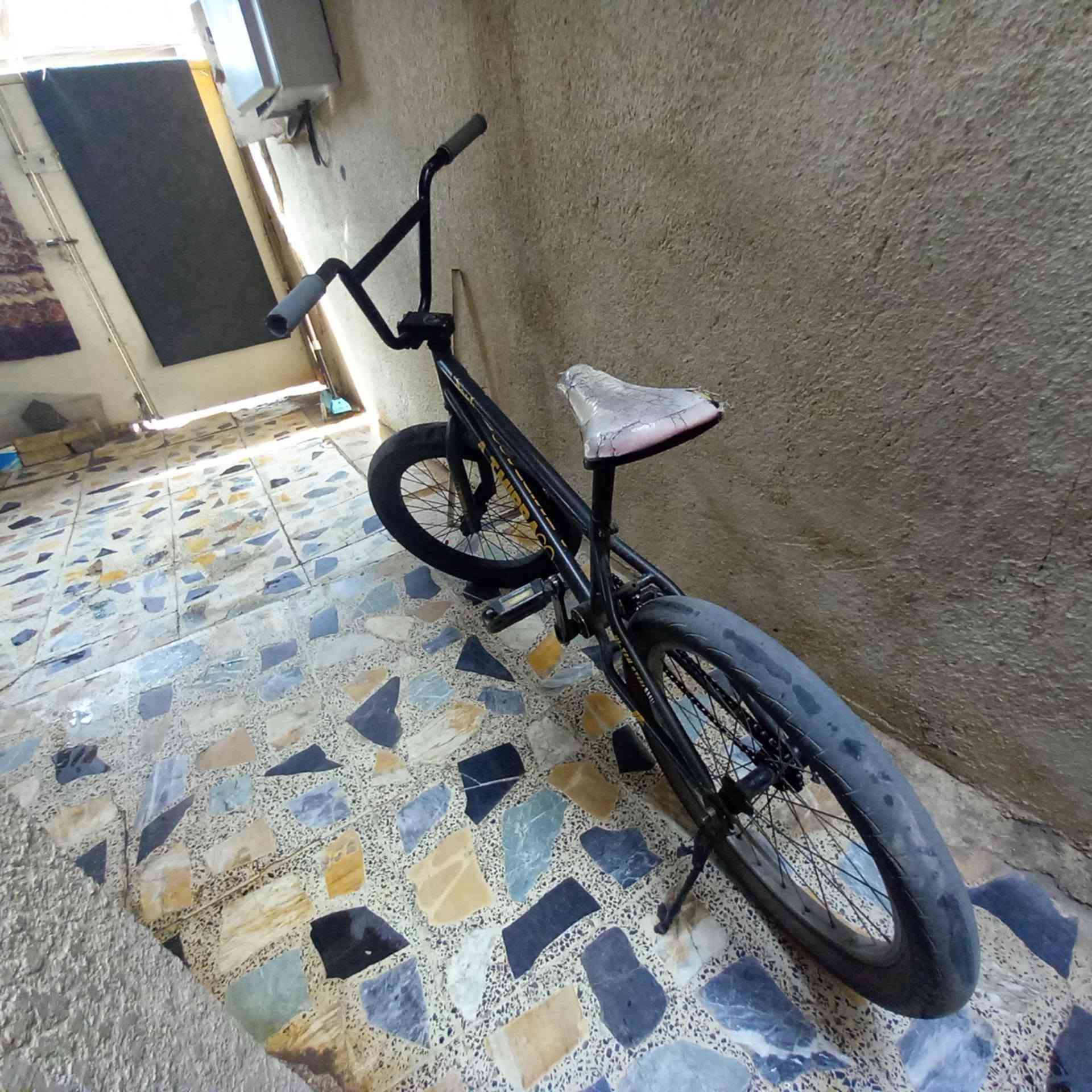 بايسكل BMX • نضيف جدا • قابل للشراي