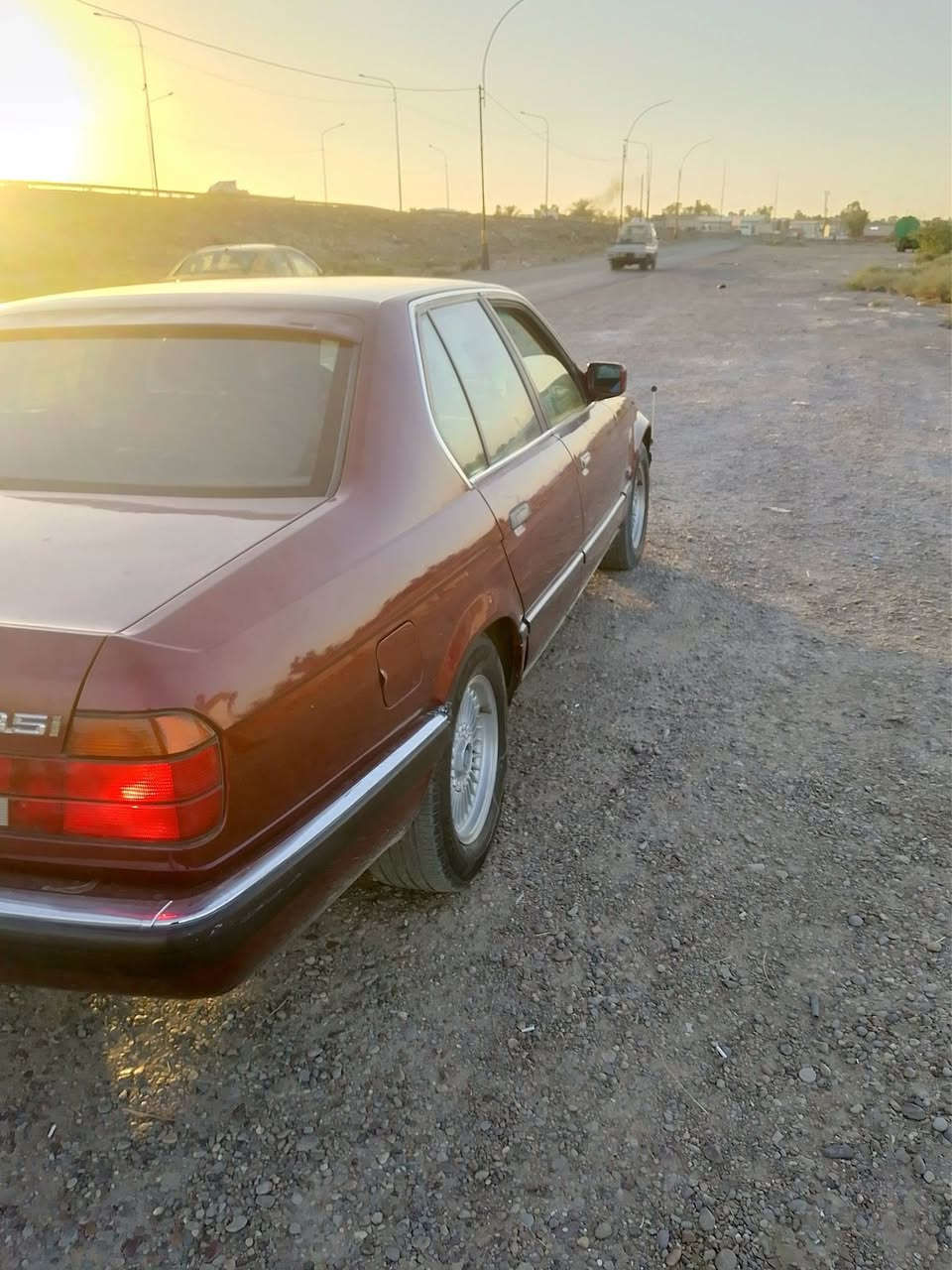 السلام عليكم بي ام دبليو موديل 90 مكينة وكير جديد كهربائيات كلها شغالة تبريد ثلج مكفولة كفالة عامة من الضربة والطخة مصبوغة صبغ عام للجمالية فقط  عنوان بغداد سعر السياره 65وبيهة مجال ***********
