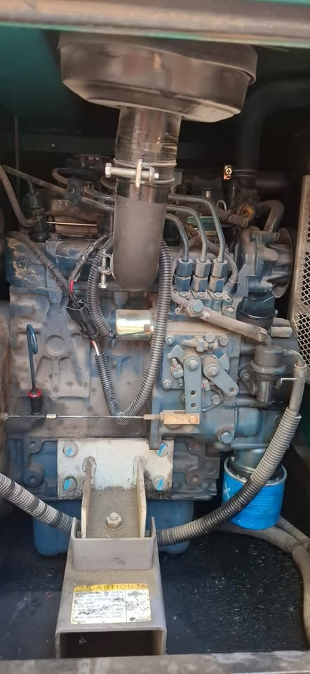📢 مولد  كابوته للبيع - 15 kVA
المواصفات الفنية:
 الماركة:ياباني أصلي 
 القدرة الإنتاجية  : 15 kVA.
 عدد بتسم : 3 بستمات.
 الحالة: نظيف جداً وبحالة ممتازة وجاهز للتشغيل مباشرة 
 السعر: 25 ورقة  بي مجال 
 للاتصال أو الاستفسار ***********
